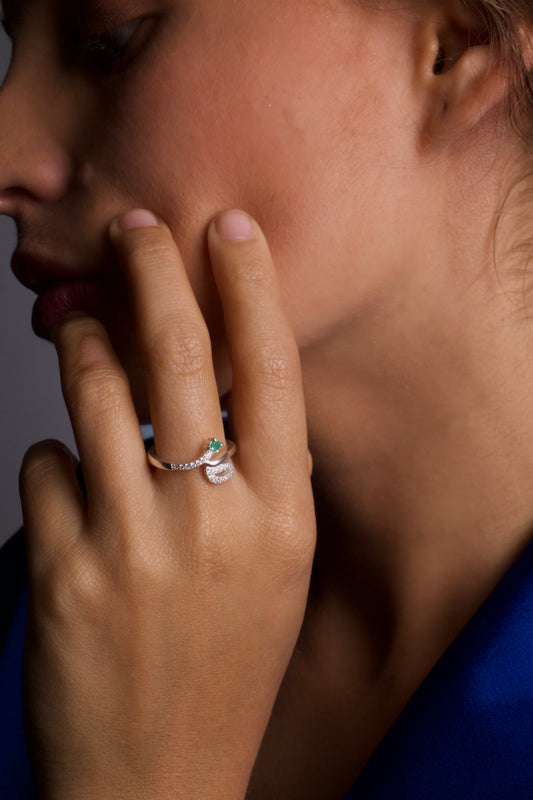 Emerald Ring 'Hoja'